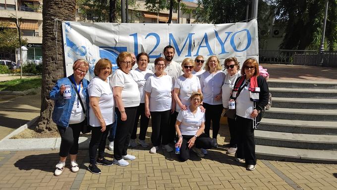 Grupo de ALUFI en actividad por el 12 de mayo