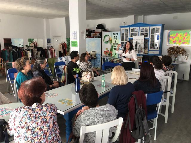 Taller de hipnosis en la sede de ALUFI durante la Semana de la Fibromialgia