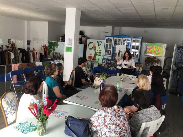 Charla del taller de hipnosis celebrado en ALUFI con motivo de la Semana de la Fibromialgia