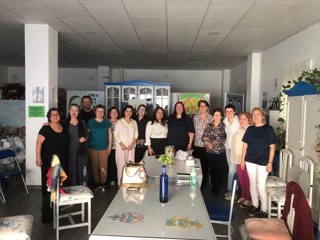 Foto de grupo tras el taller de hipnosis en la sede de ALUFI